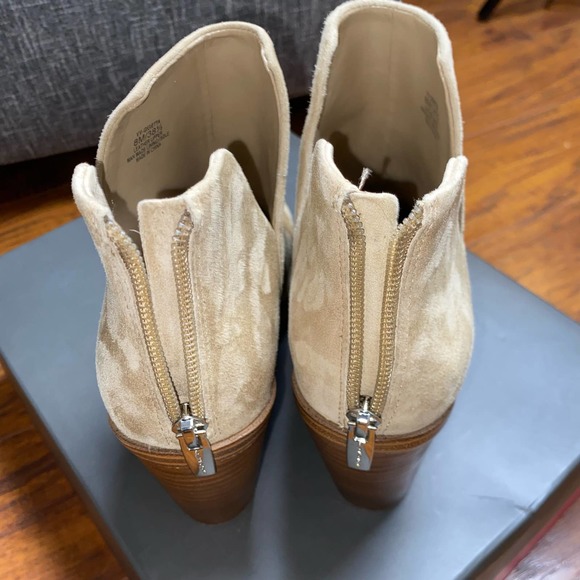 Vince Camuto Gigietta split shaft bootie, 8. NWOT - Picture 15 of 16